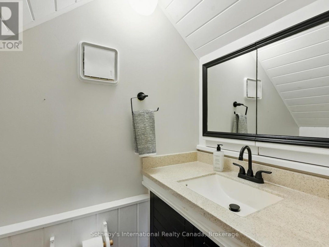1050 Cobble Rose Lane, Moore Lake