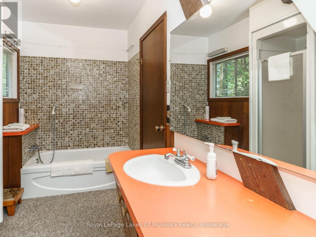 1363 West Oxbow Lake Road, Oxbow Lake