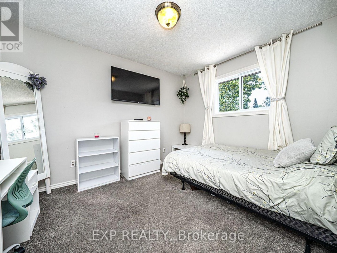 8 PINEWOOD BOULEVARD, 