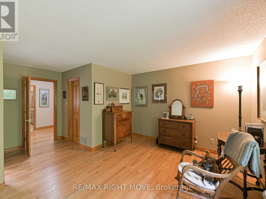 1892 CARRIAGE COURT, 
