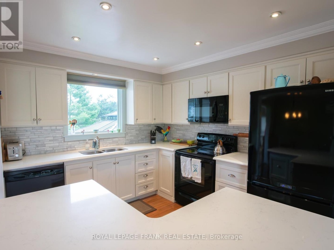 318 Forest Harbour Trail, Pigeon Lake