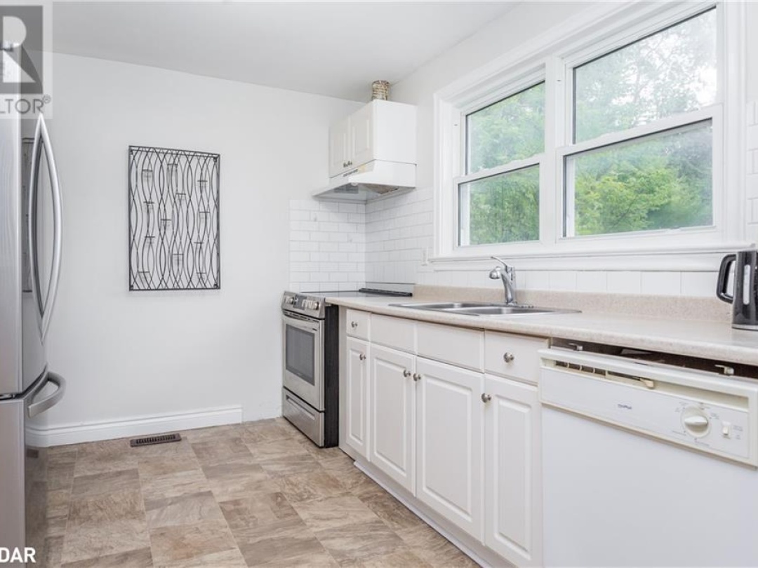 48 BRANT Street W, 