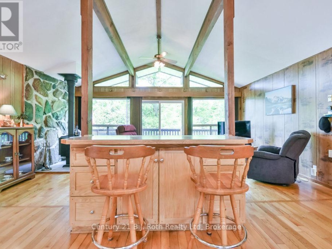 1755 Twin Oaks Crescent, Matchedash Bay