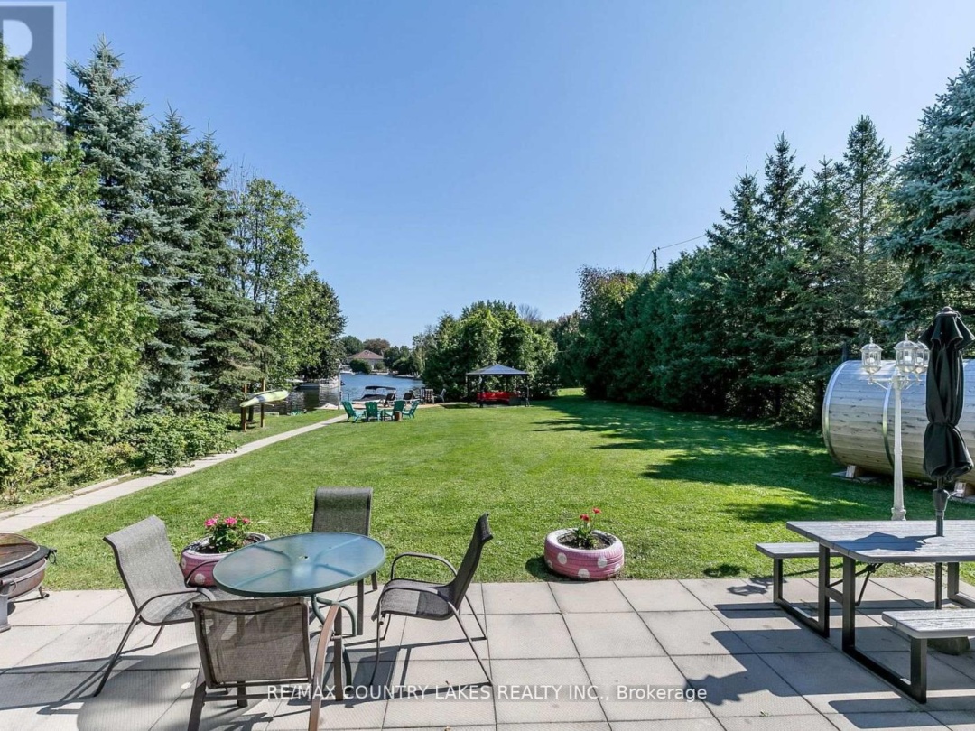 47 Lake Avenue, Lake Simcoe