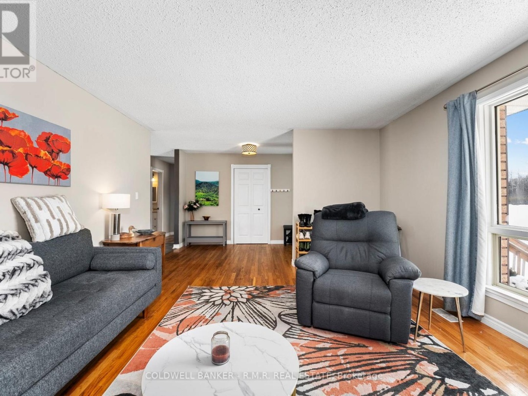 84 Pinewood Boulevard, Canal Lake