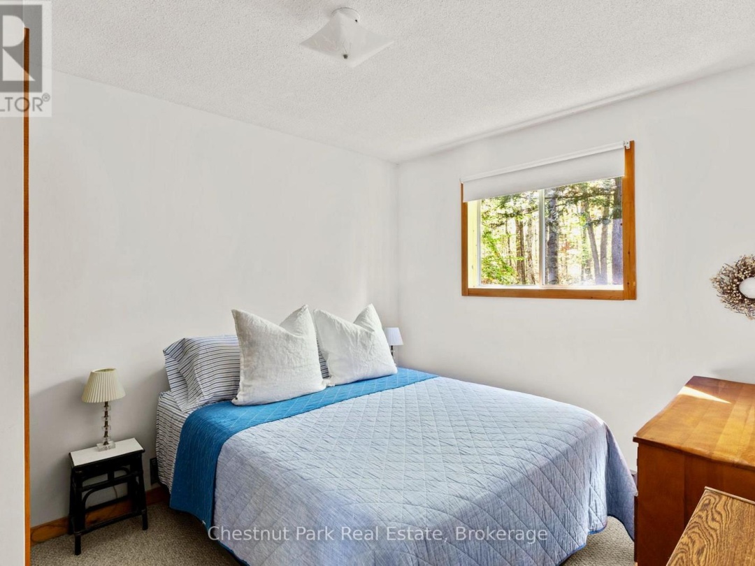 10 TAYLOR (26LM10) ISLAND, 