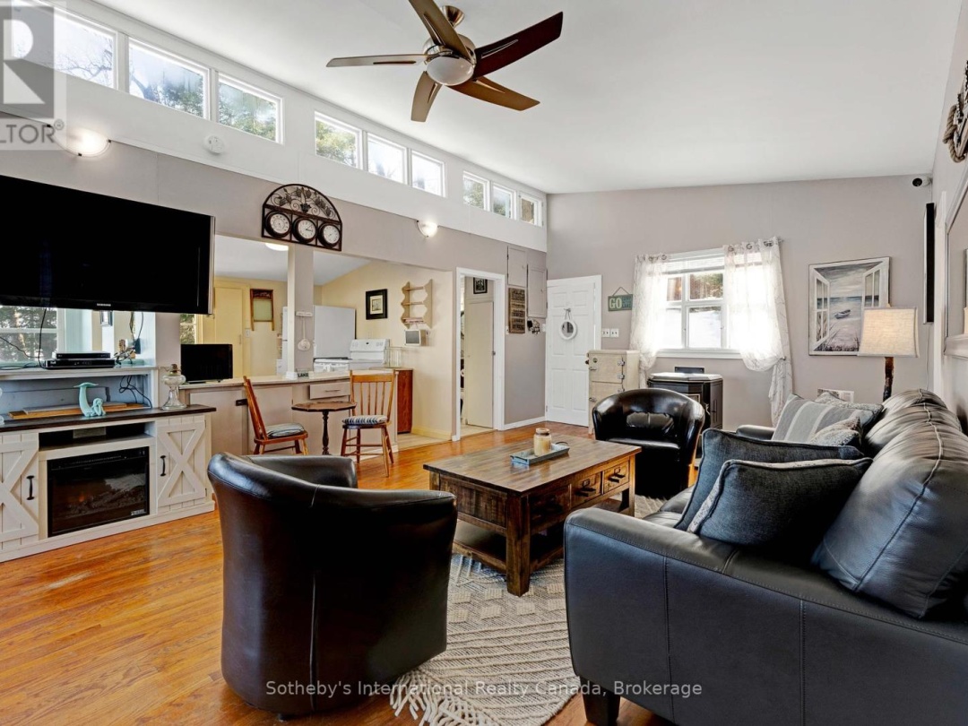 1028 Hillcrest Lane, Halls Lake