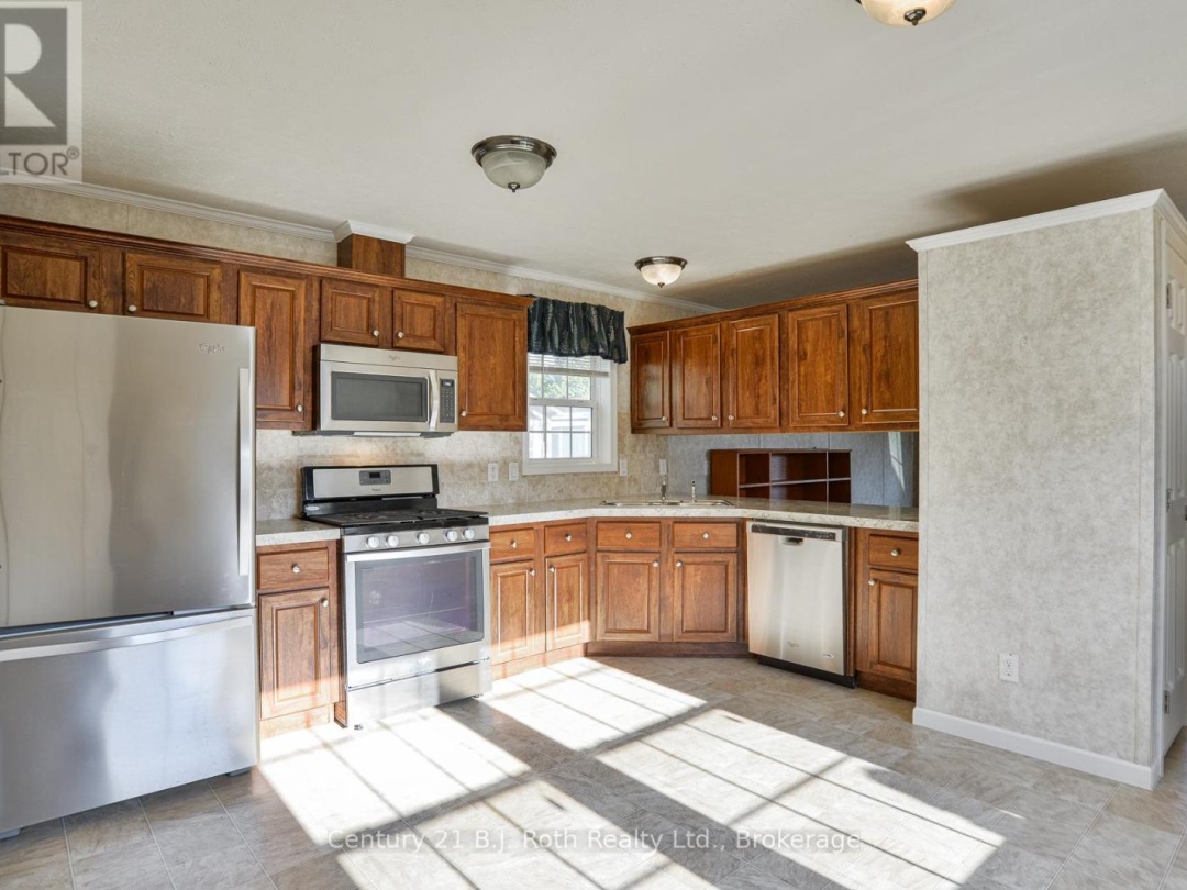 200 - 580 WEST STREET S, 