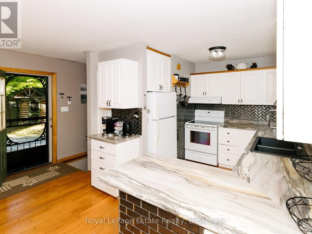 1157 BETWEEN LAKES TRAIL, Soyers Lake