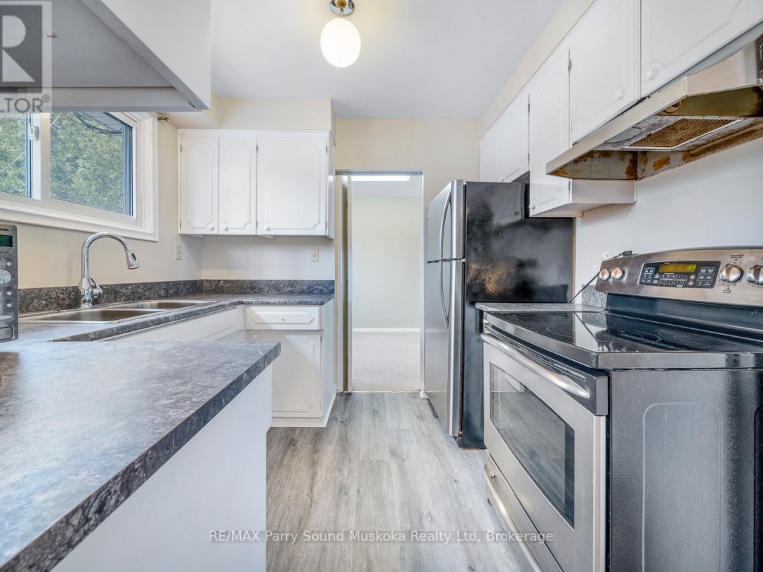 2 WILLIAM STREET, Parry Sound
