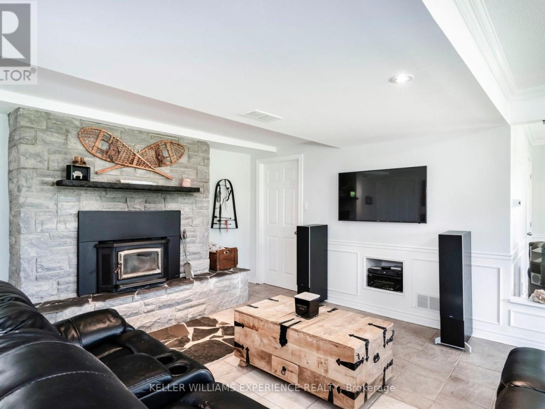 8 THATCHER PLACE, 