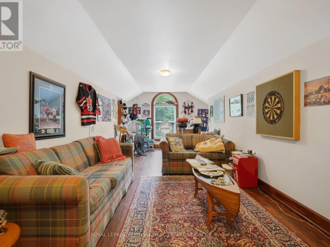 36 MANITOUWABING ESTATES ROAD, 