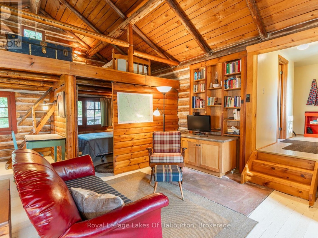1070 Frank's Lane, Maple Lake