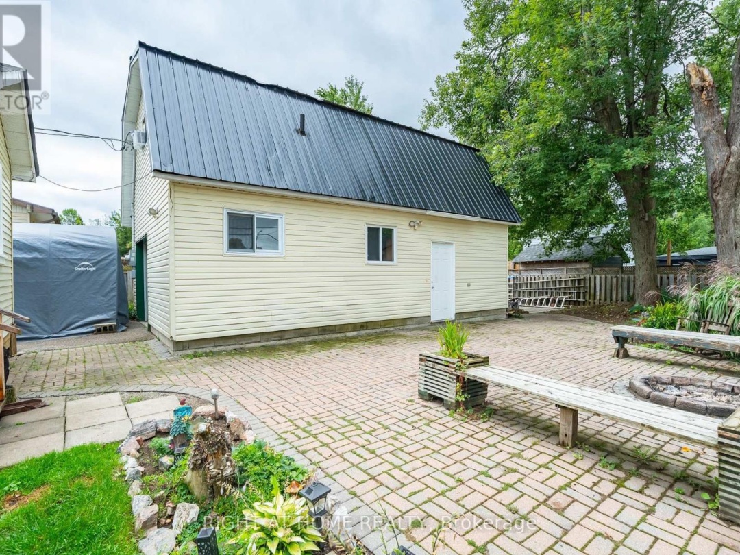 3392 CORONATION AVENUE, 