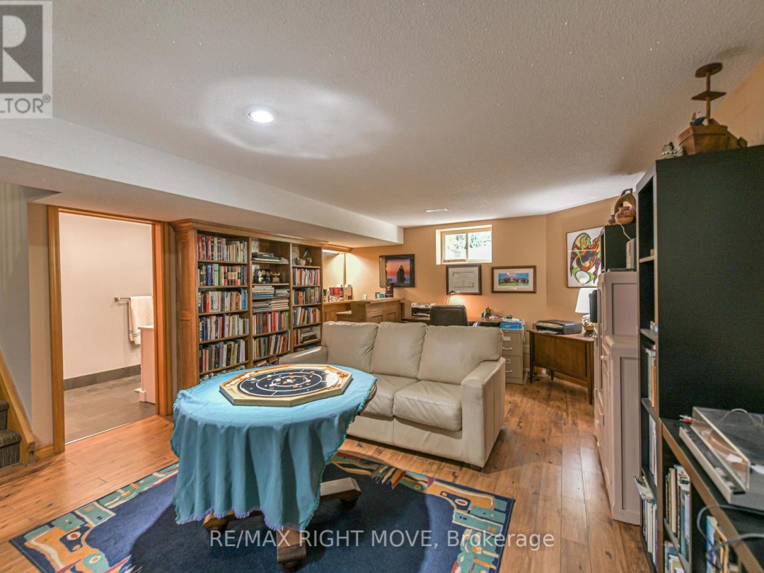1892 CARRIAGE COURT, 