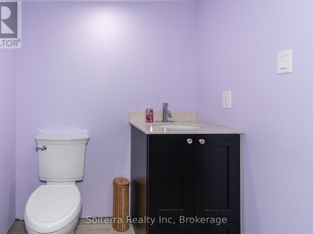 160 WAGNER ROAD W, 