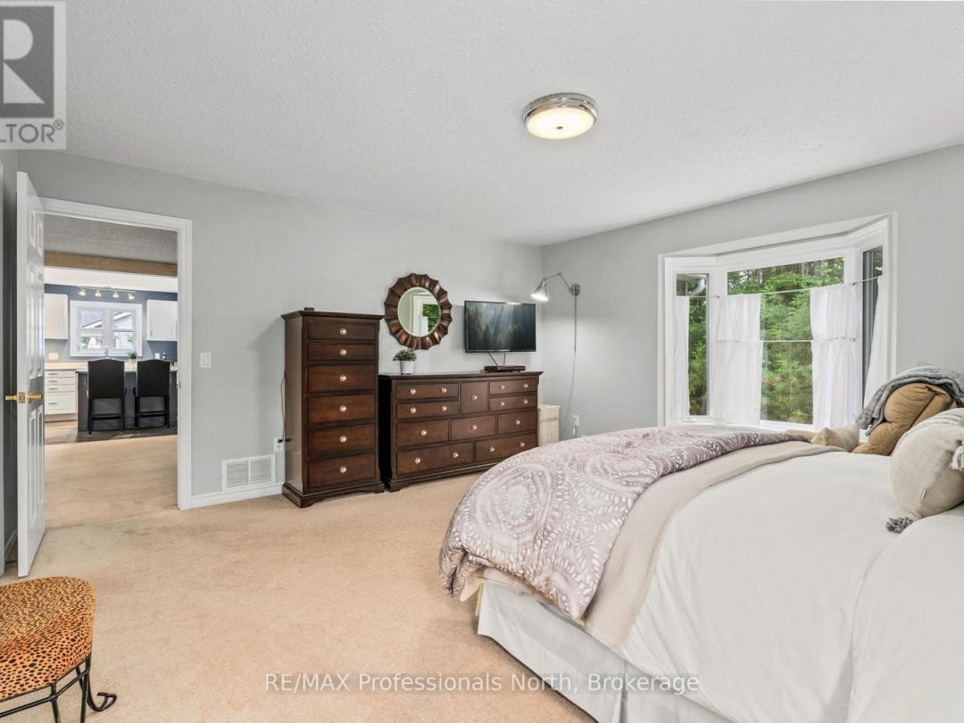 4 RED MAPLE COURT, 