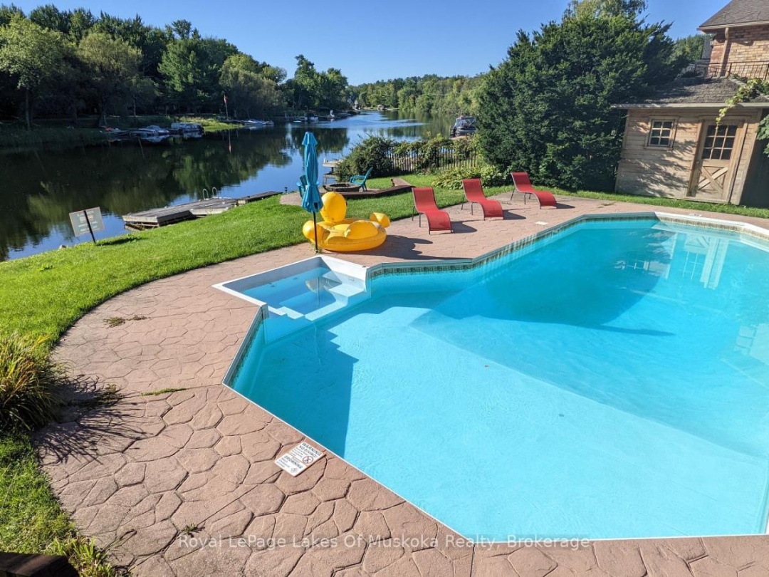 1815 Peninsula Point Road, Severn Lake