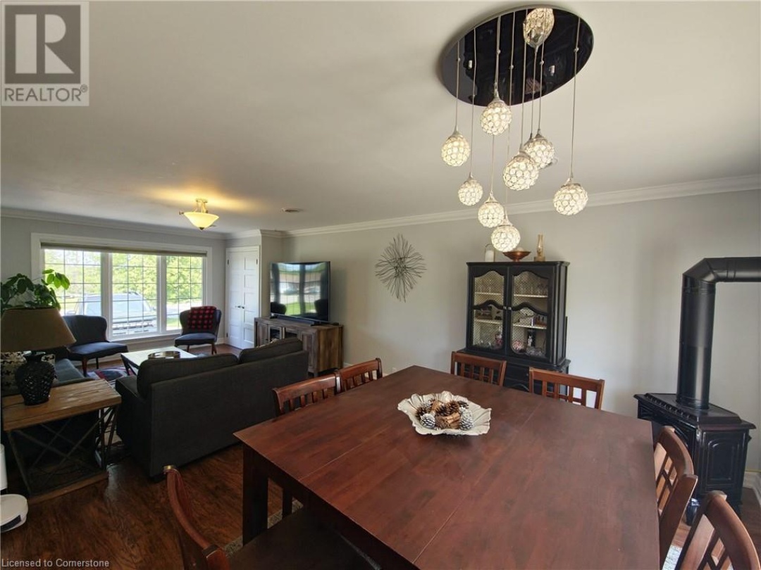 653 SIMCOE Street, 