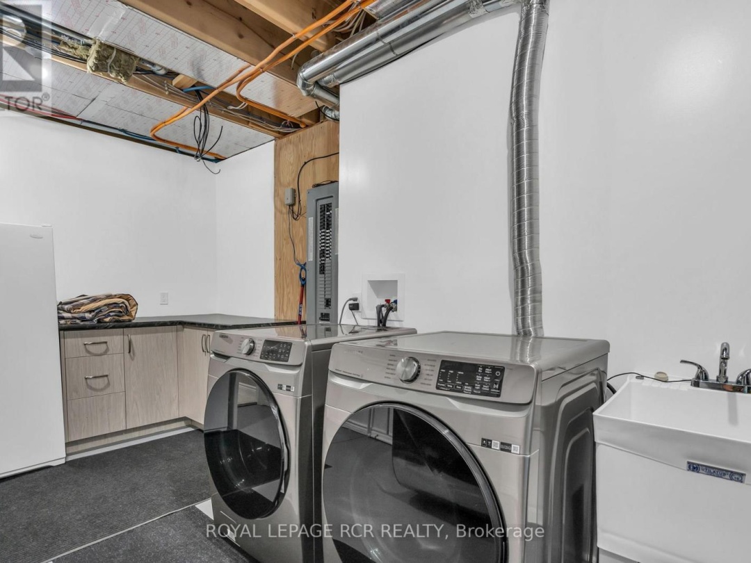 2360 HONEY HARBOUR ROAD, 
