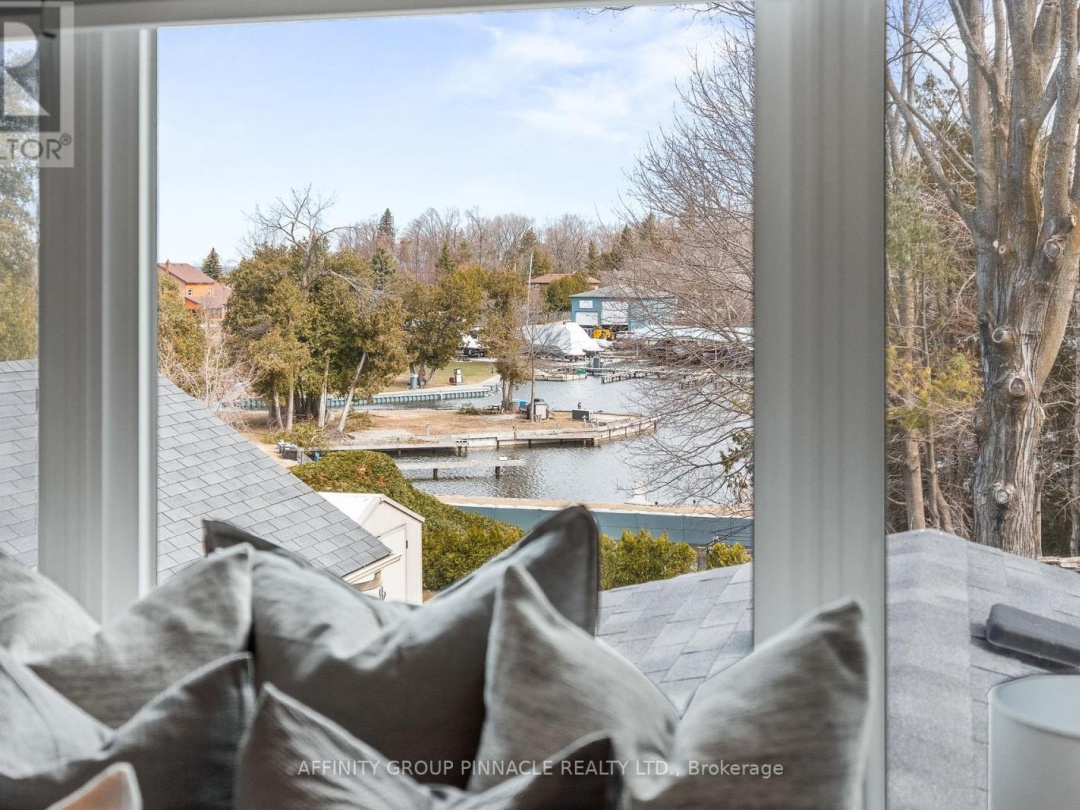 88 Simcoe Street, Lake Simcoe