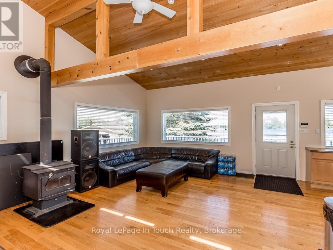 36 Yellowhead Island, Gloucester Pool