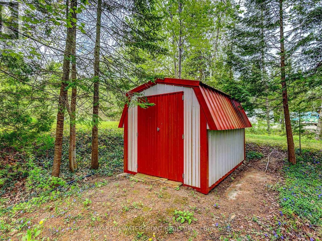 557 Riverside Drive, Pigeon Lake