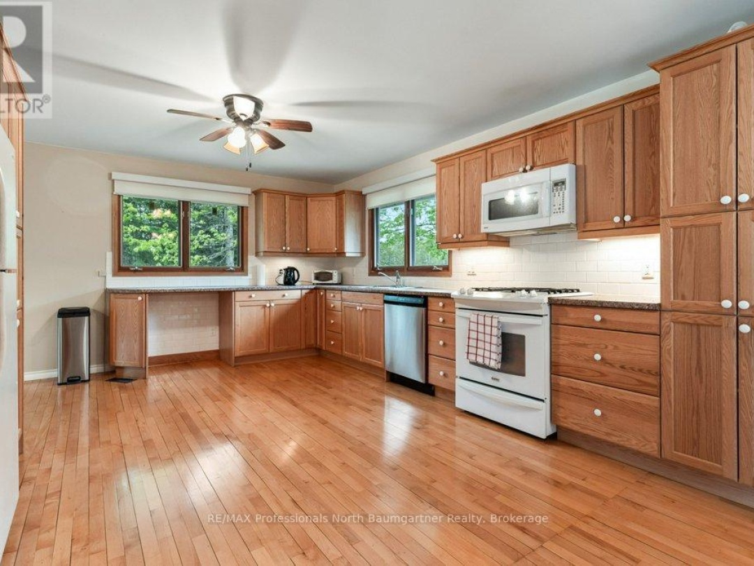 1080 Queen's Line Road, Minden Hills