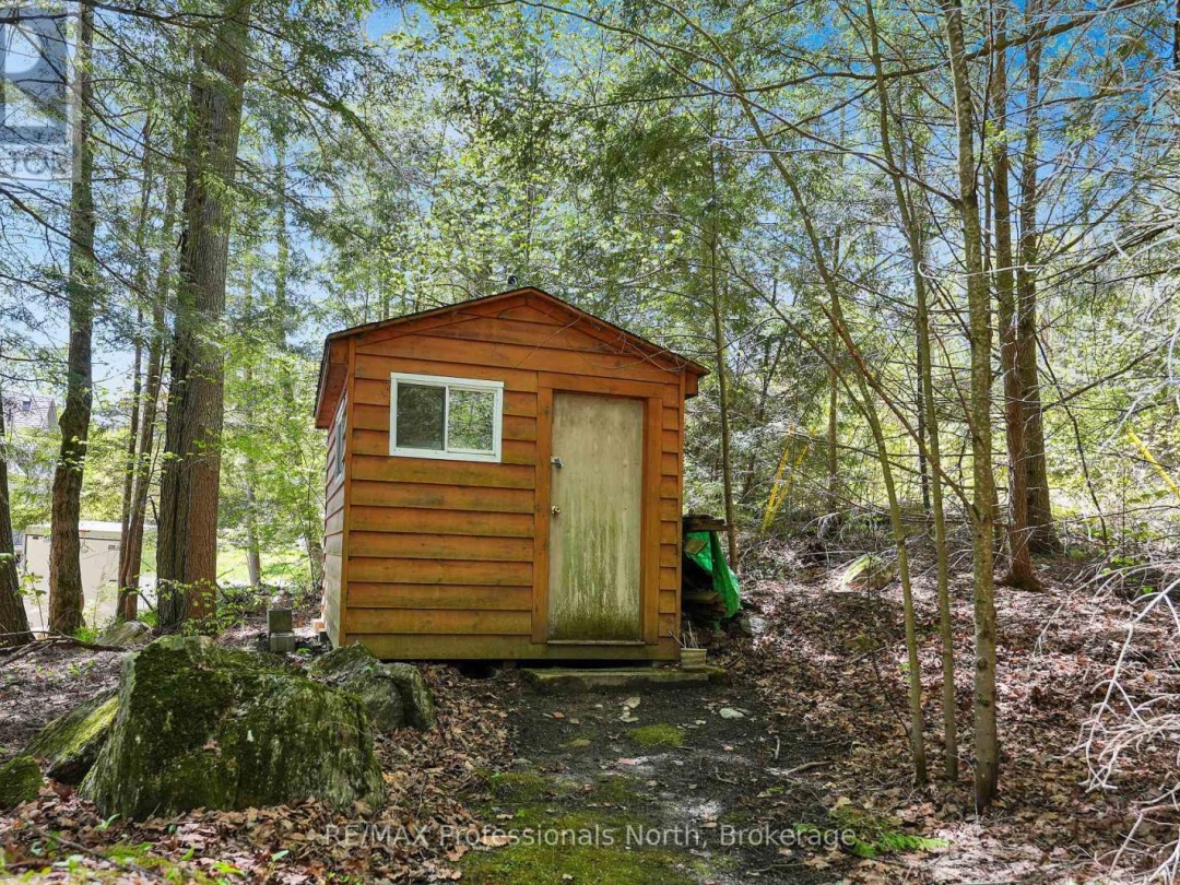 1004 Lipton Drive, Kennisis Lake