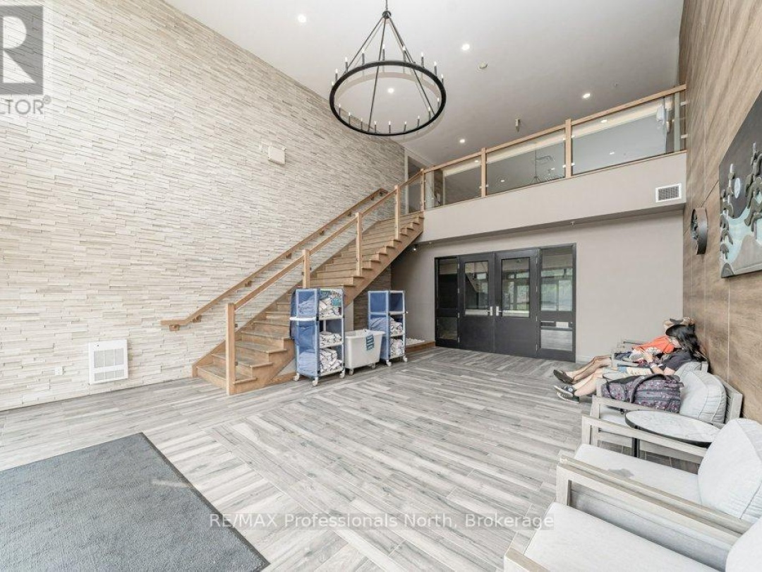 100 - 25 PEN LAKE POINT ROAD, 