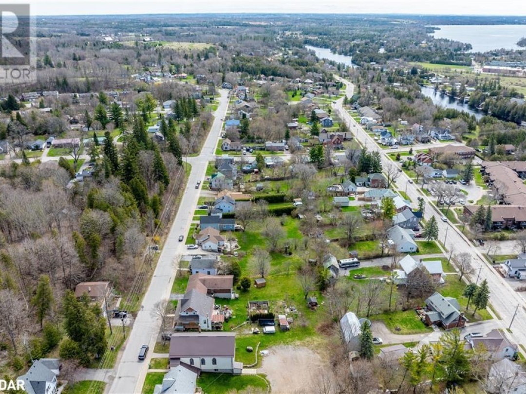 28 Bond Street E, Fenelon Falls