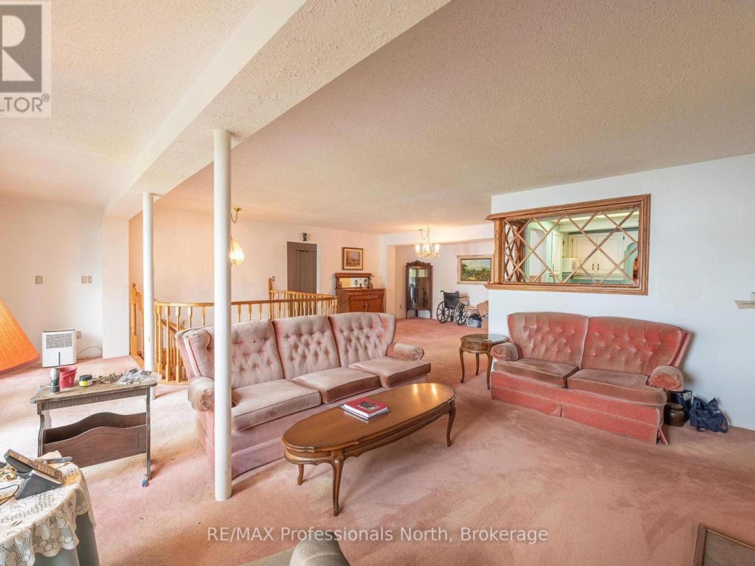 1015 BLACKBERRY LANE, 