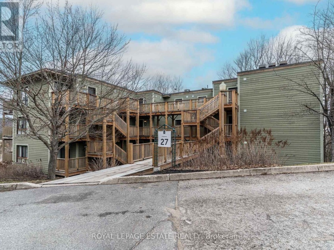 201 27 Deerhurst Drive, Peninsula Lake