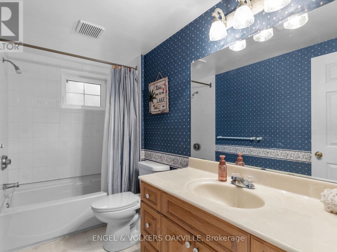 216 ROBINS POINT ROAD, 