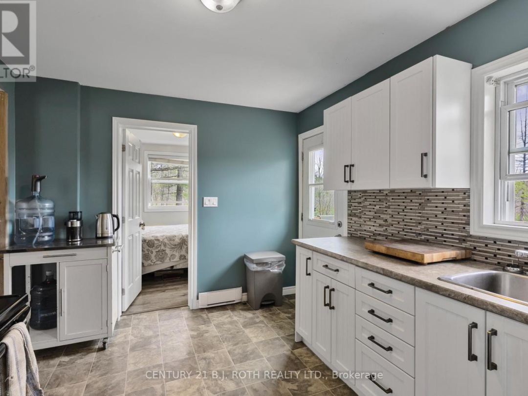 2100 HONEY HARBOUR ROAD, 