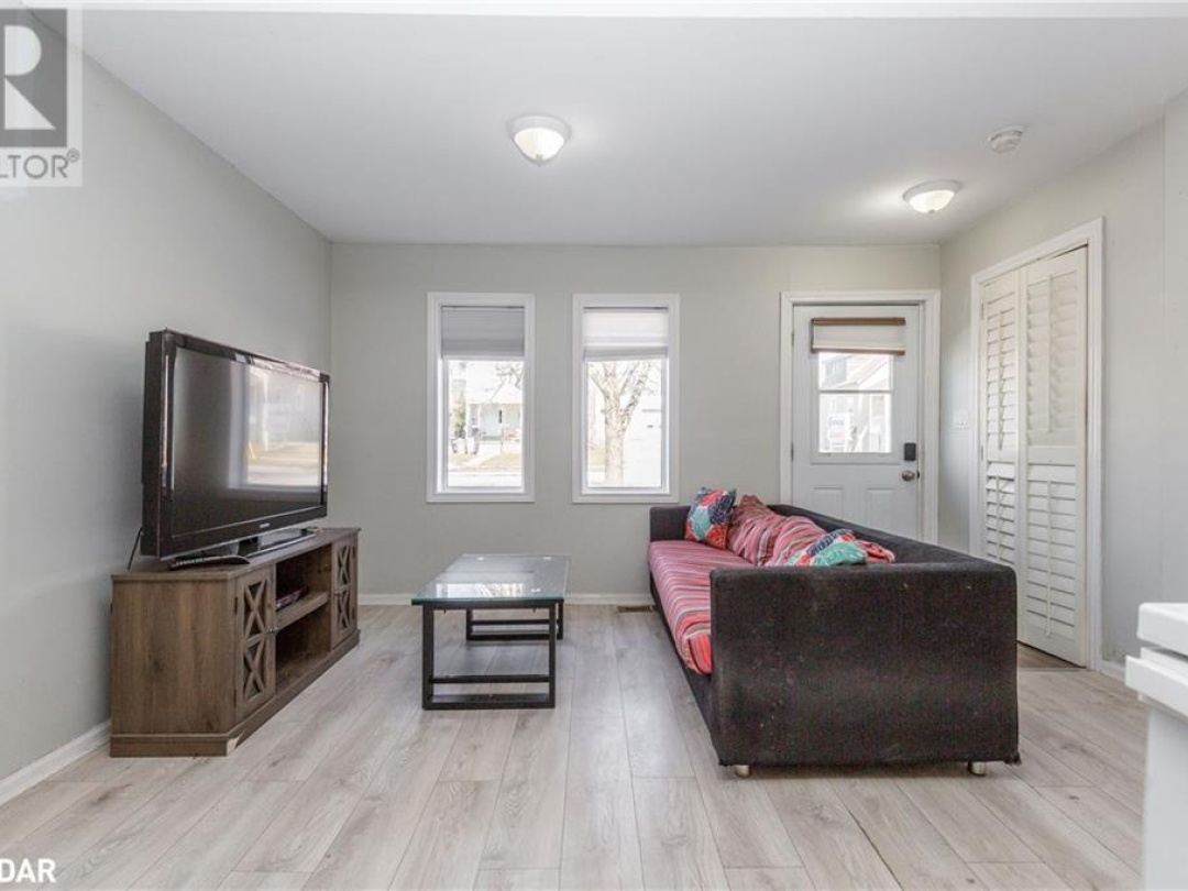 23 Elgin Street, Orillia