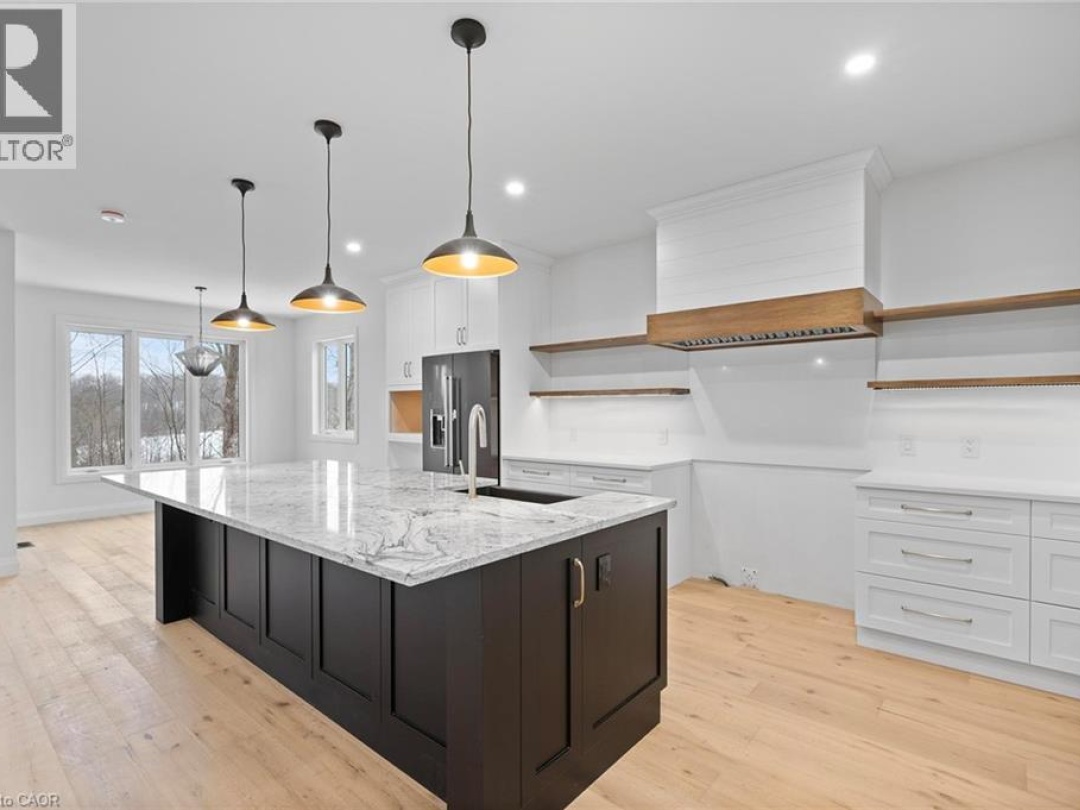 33 GLEN EAGLE Court, 