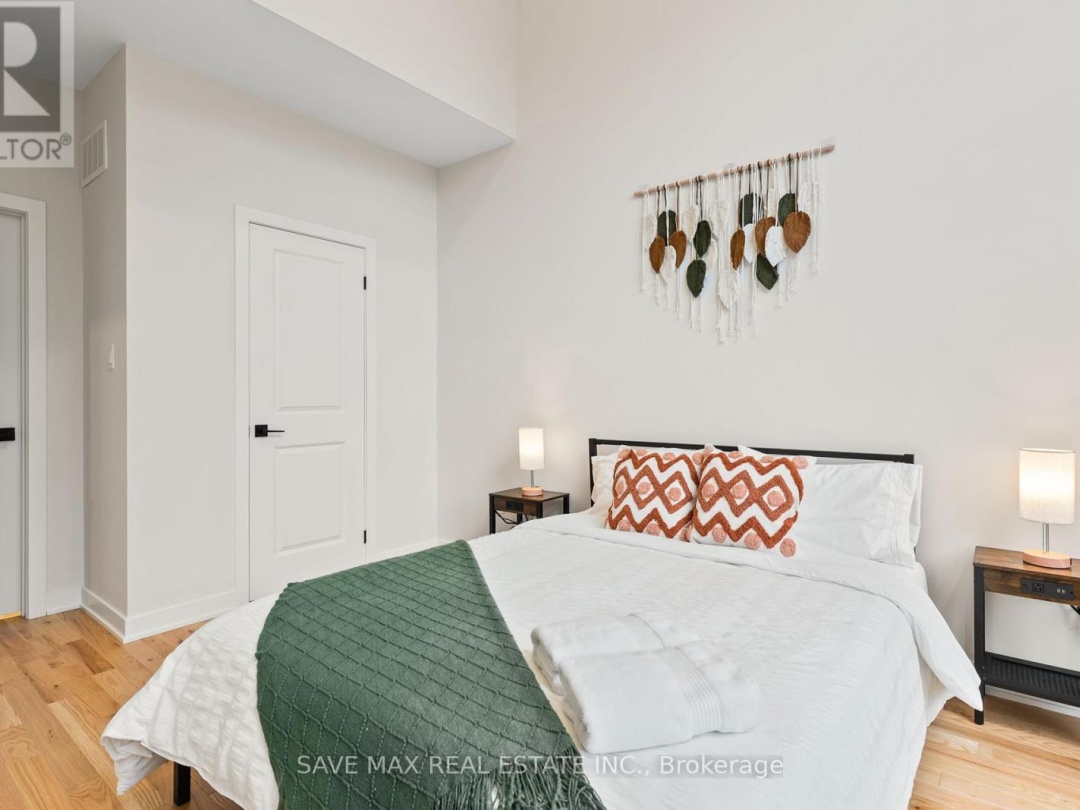 1049 GREENSVIEW DRIVE, 