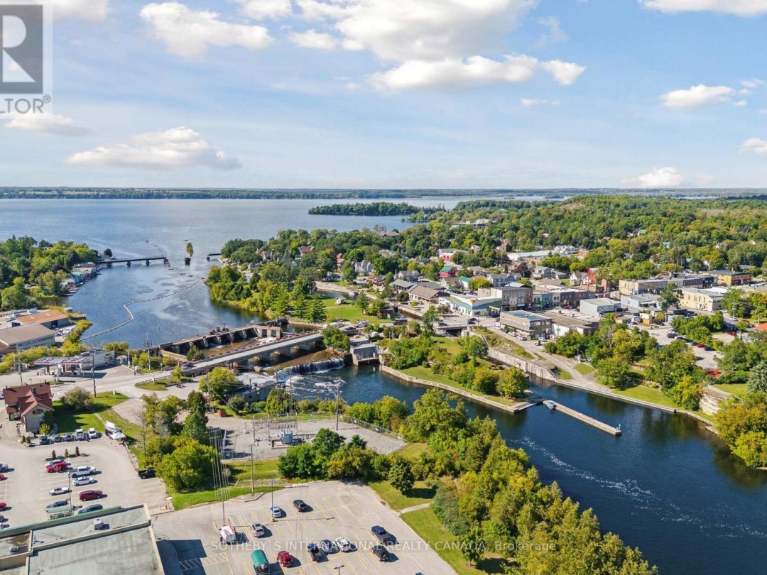 208 19B West Street N, Kawartha Lakes (Fenelon Falls)