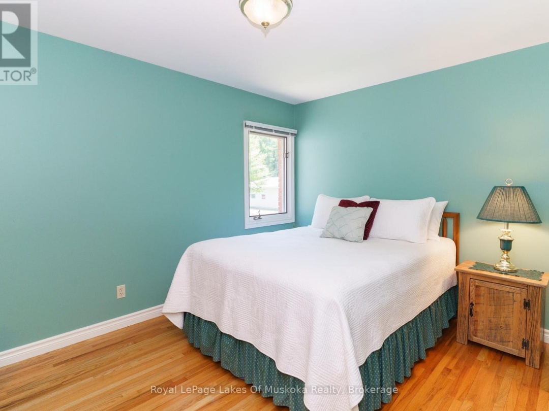 1020 AMELIA CRESCENT, 