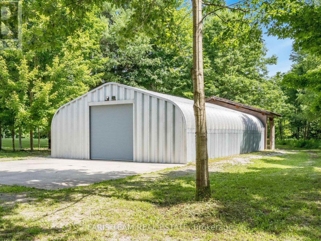 151 Mount Saint Louis Road E, Coldwater Lake