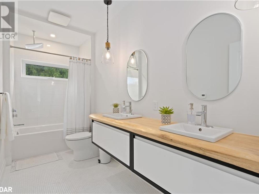 31 HEMLOCK Avenue, 
