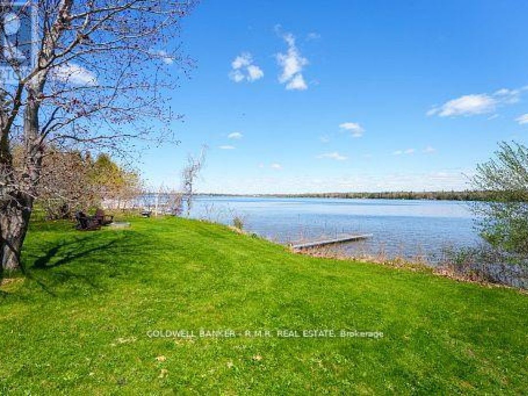 84 Pinewood Boulevard, Canal Lake