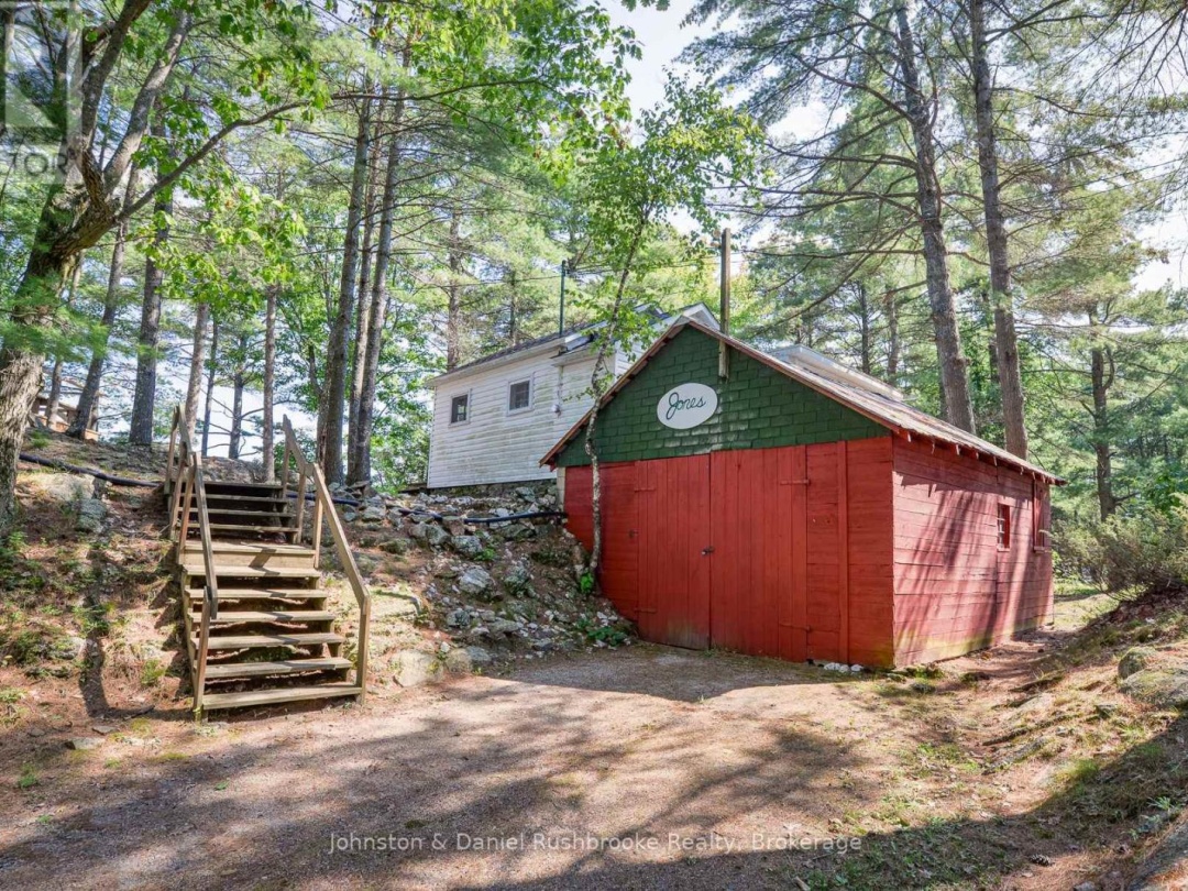 1116 Tryon Drive, Kahshe Lake