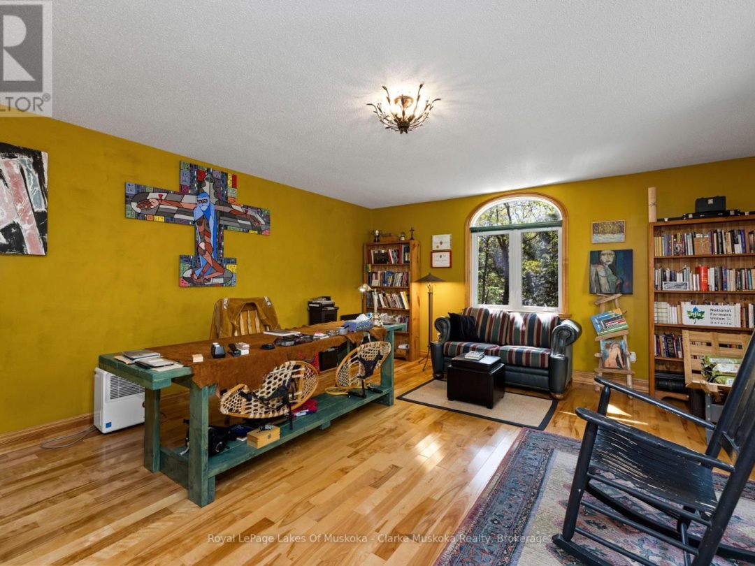 733 Whites Falls Road, Six Mile Lake