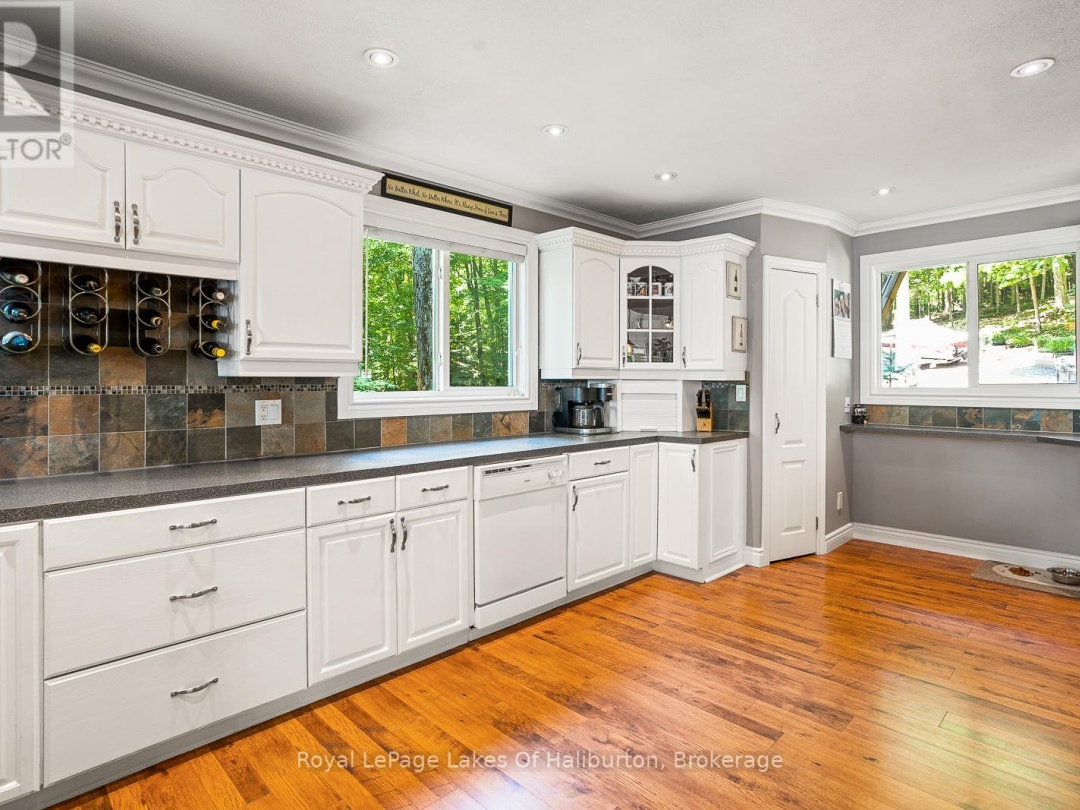 1047 Balmoral Lane, Trooper Lake