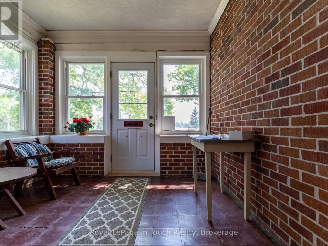 2596 HONEY HARBOUR ROAD, 