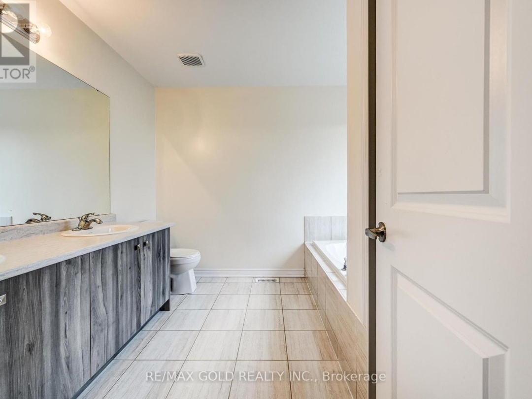 84 ATLANTIS DRIVE W, 