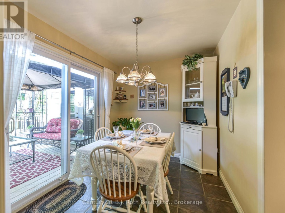 297 MATCHEDASH STREET N, 