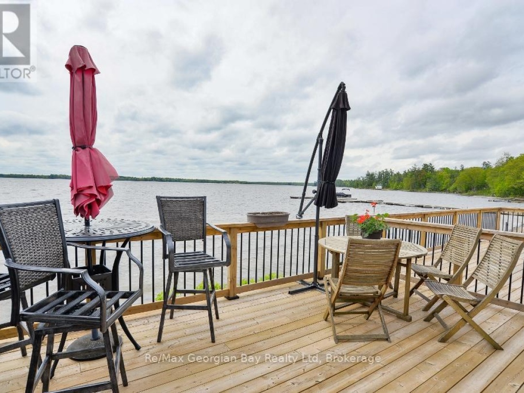 BEACH CHALET #3 - 1230 GRANDVIEW LODGE ROAD, 